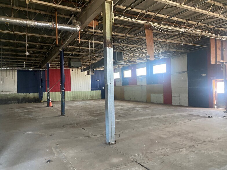 More Photos Of 195 Freight St, Waterbury Bar For Sale