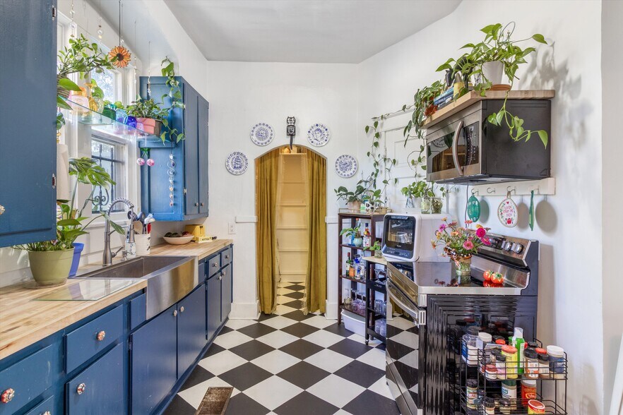 More Photos Of 2282 Central Ave, Memphis Loft Creative Space For Sale