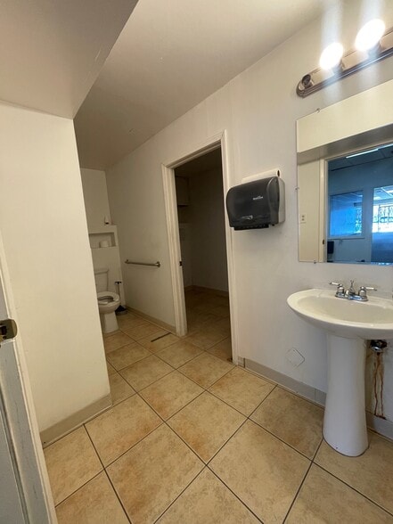 More Photos Of 1041 E Avenue J, Lancaster Unknown For Lease