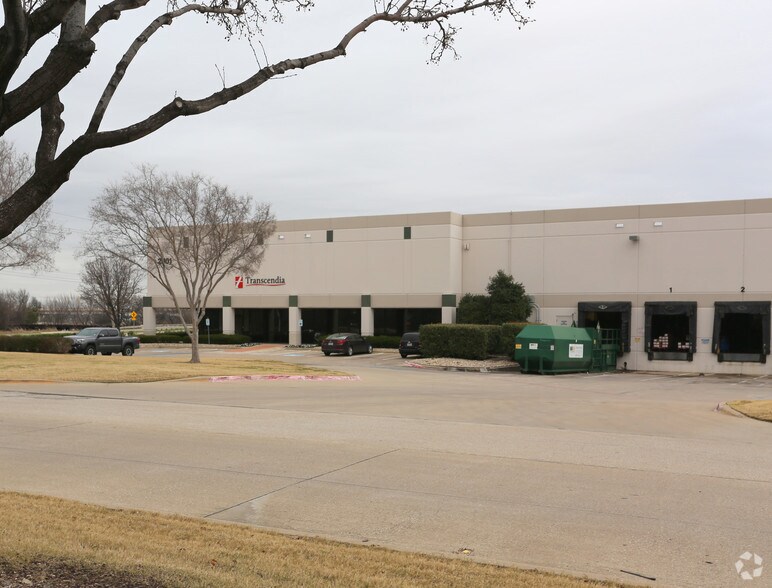 More Photos Of 2001 Westgate Dr, Carrollton Flex For Sale