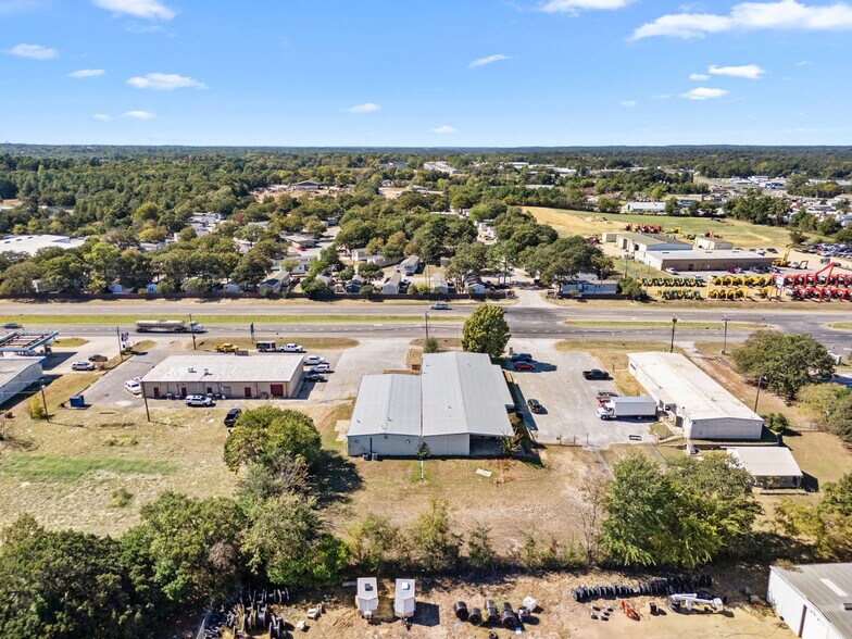 More Photos Of 3401 NNE Loop 323, Tyler Light Distribution For Sale