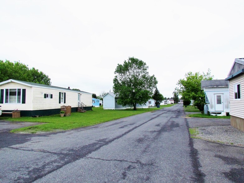 More Photos Of 50 Davis St, Presque Isle Multifamily For Sale