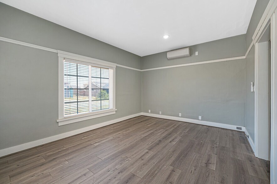 More Photos Of 19435 East St, Woodland Specialty For Sale