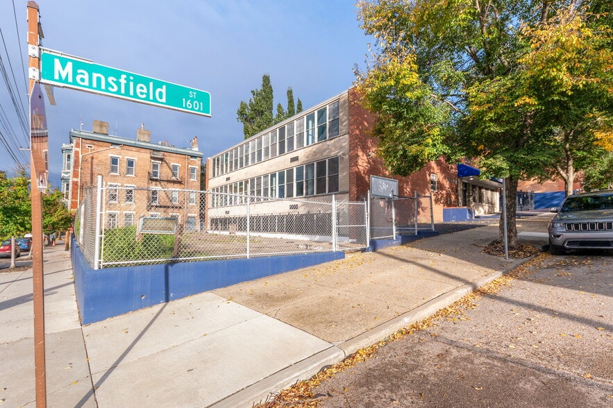 Primary Photo Of 1607 Mansfield St, Cincinnati Schools For Lease