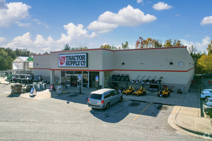 Primary Photo Of 5301 Eisenhower Pky, Macon-Bibb Freestanding For Sale