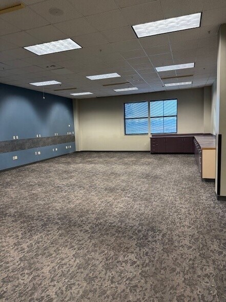 More Photos Of 1720 E Primrose St, Springfield Office For Lease