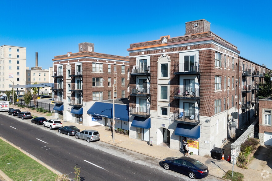 Primary Photo Of 5457 Delmar Blvd, Saint Louis Apartments For Lease
