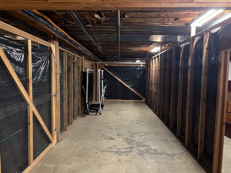 More Photos Of 3395 SW Garden View Ave, Portland Office For Sale