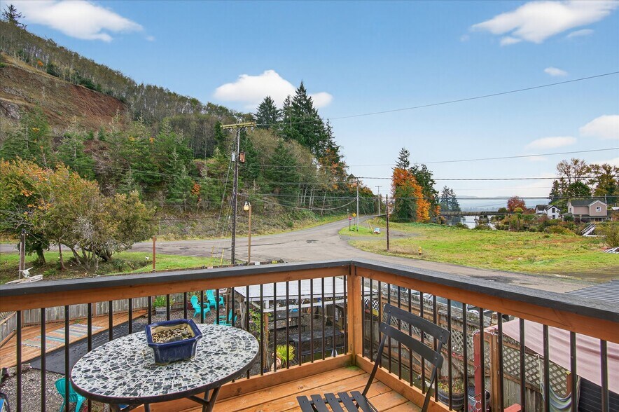 More Photos Of 8 Fairgrounds Rd, Skamokawa Restaurant For Sale