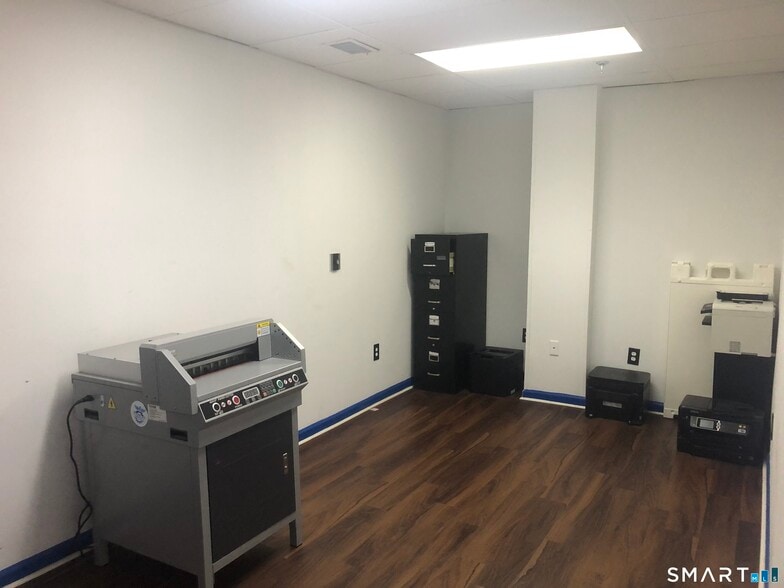 More Photos Of 400 Chapel Rd, South Windsor Light Manufacturing For Sale
