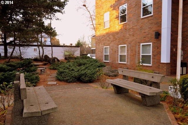 More Photos Of 4531 SE Belmont St, Portland Office For Sale