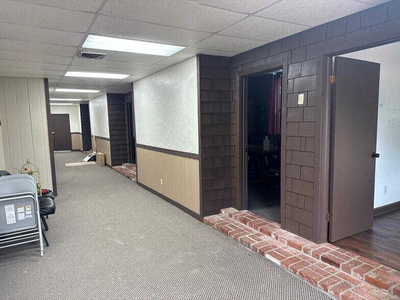 More Photos Of 204 W 6th St, Newton Office For Sale