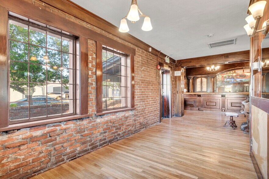 More Photos Of 1555 S Wells Ave, Reno Restaurant For Sale