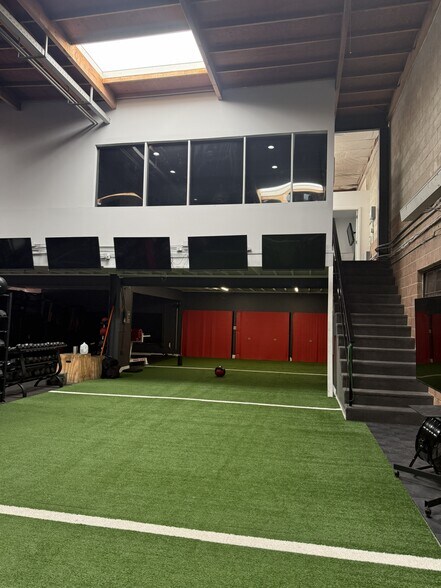 More Photos Of 236 California St, El Segundo Flex For Lease