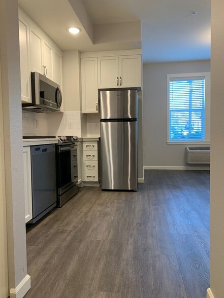 More Photos Of 7122 N Greenwich Ave, Portland Apartments For Sale