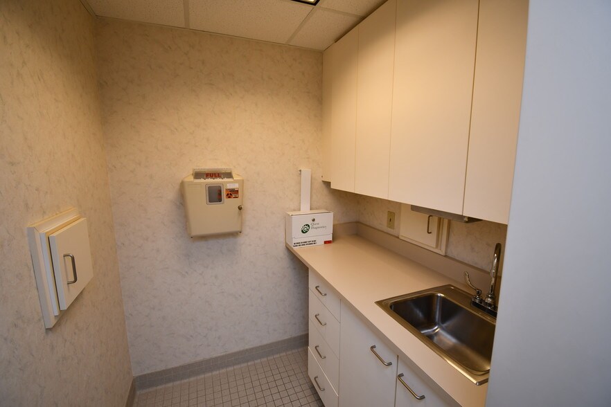 More Photos Of 305 Vine St, New Lenox Medical For Lease