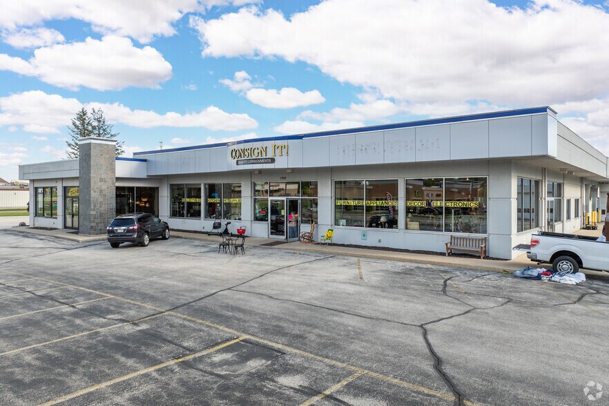 More Photos Of 1988 E Mason St, Green Bay Auto Dealership For Sale