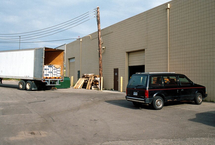 More Photos Of 25715-25737 Meadowbrook Rd, Novi Warehouse For Sale