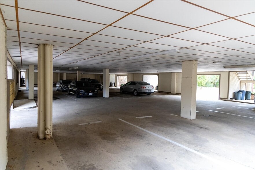 More Photos Of 501 Arbor Creek Dr, Euless Apartments For Sale