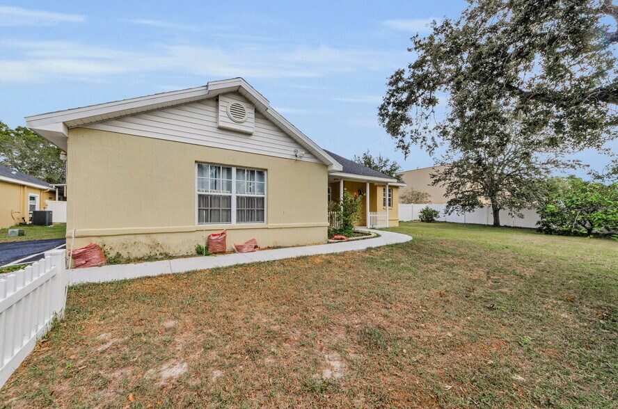 More Photos Of 11748 La Madera Blvd, Port Richey Office For Sale