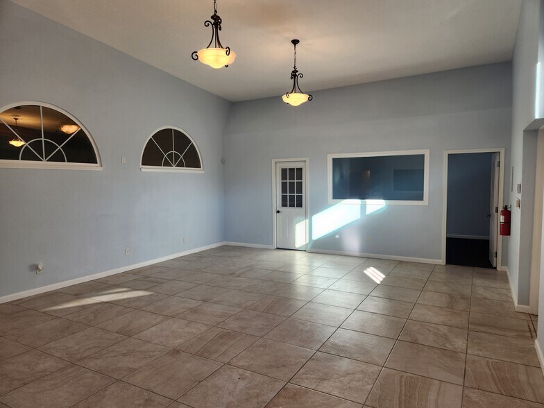 More Photos Of 17610 Hufsmith Kohrville Rd, Tomball Industrial For Lease