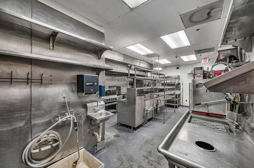 More Photos Of 223 Valencia Ave, Coral Gables Restaurant For Lease