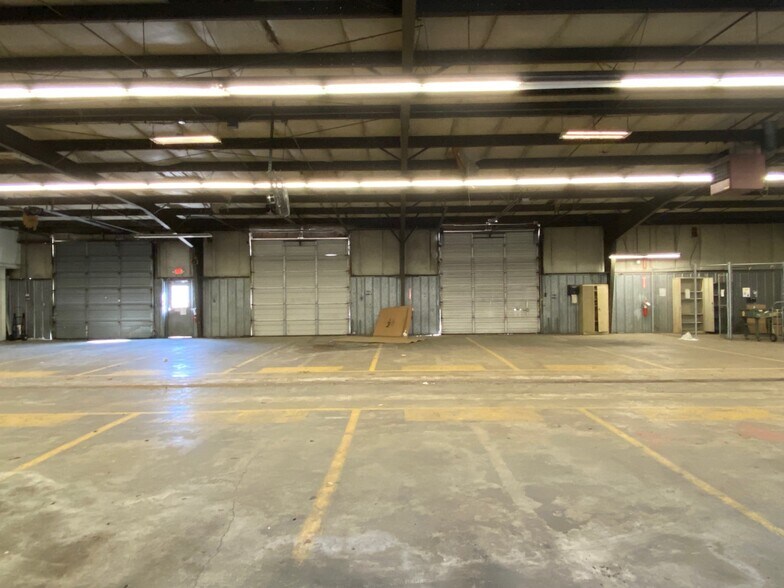 More Photos Of 1155 S Gloster St, Tupelo Flex For Sale