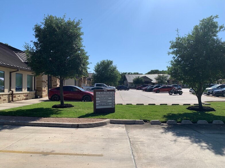 More Photos Of 138 Old San Antonio Rd, Boerne Medical For Lease
