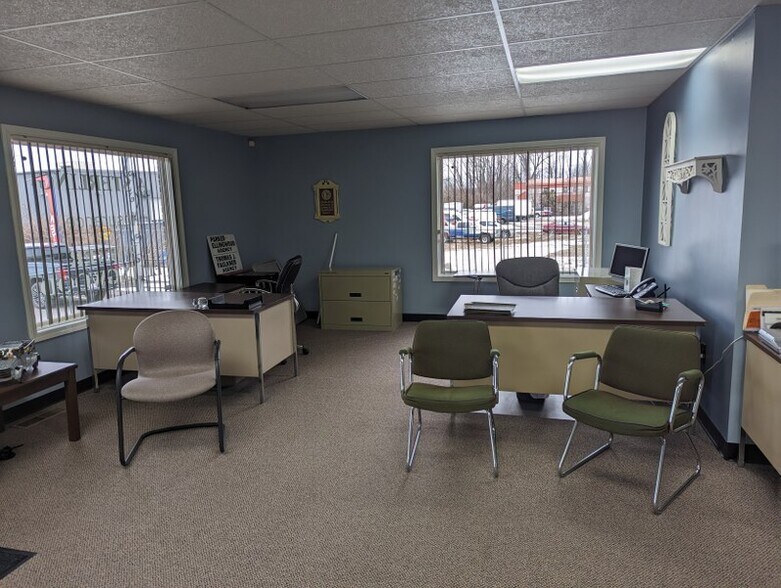 More Photos Of 76 Palomba Dr, Enfield Unknown For Lease