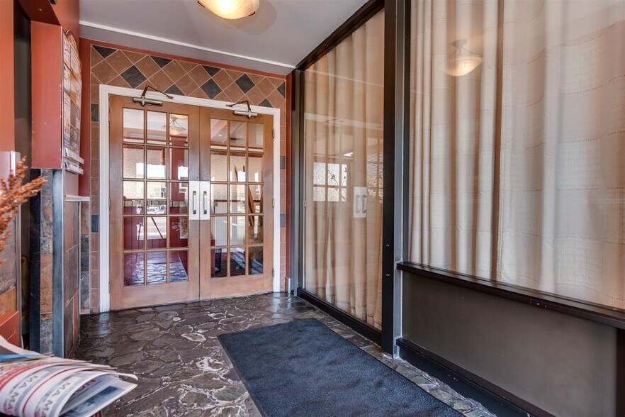 More Photos Of 220-222 Boul du Curé-Labelle, Ste-Thérèse General Retail For Sale