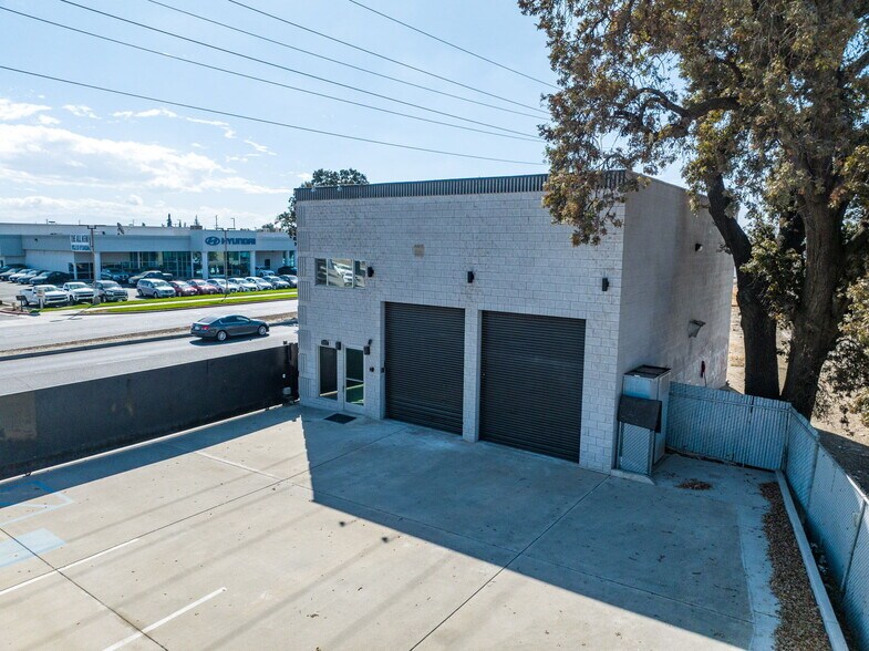 More Photos Of 217 S Ben Maddox Way, Visalia Service For Sale