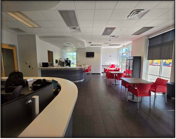 More Photos Of 5402 W Laurel St, Tampa Loft Creative Space For Sale