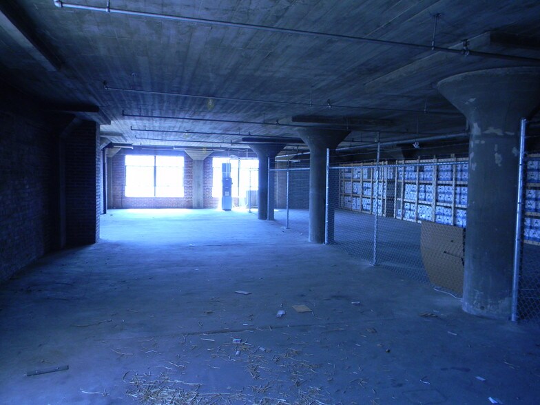 More Photos Of 1206 Smith St, Charleston Warehouse For Lease