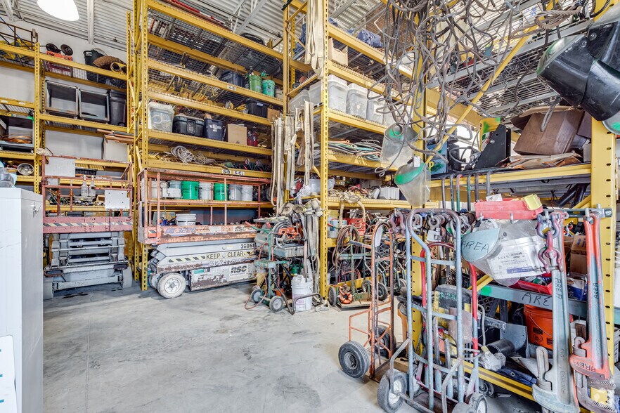 More Photos Of 3276 Fanum Rd, Vadnais Heights Service For Lease