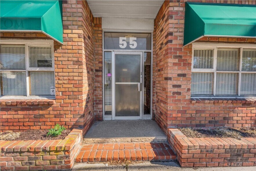 Primary Photo Of 55 Carleton Ave, East Islip Medical For Sale