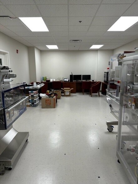 More Photos Of 175 Washington St, Norwell Light Distribution For Lease