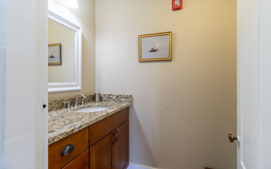 More Photos Of 110 Chapel St, Portsmouth Office For Lease