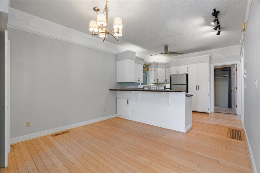 More Photos Of 2606 SE Pine St, Portland Apartments For Sale
