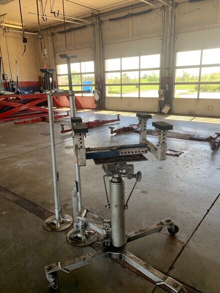 More Photos Of 7811 Southtown Crossing Blvd, Fort Wayne Auto Repair For Sale