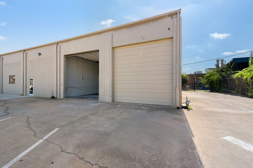 Primary Photo Of 304 E Vickery Blvd, Fort Worth Warehouse For Lease