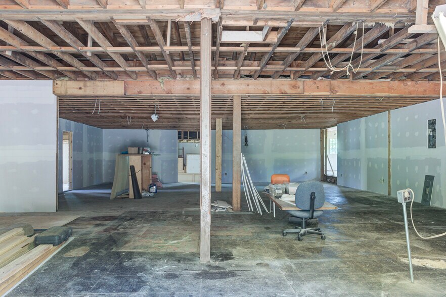 More Photos Of 13100 Bedford Rd NE, Cumberland Light Manufacturing For Lease