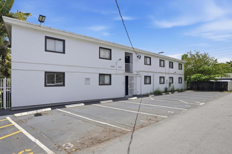 More Photos Of 2325-2331 Arthur St, Hollywood Apartments For Sale