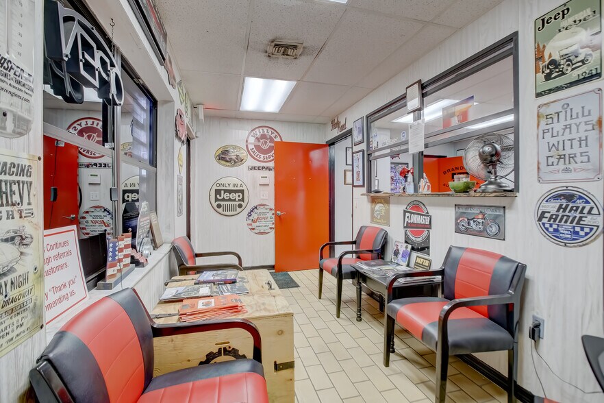 More Photos Of 530 S Dixie Hwy W, Pompano Beach Auto Repair For Sale