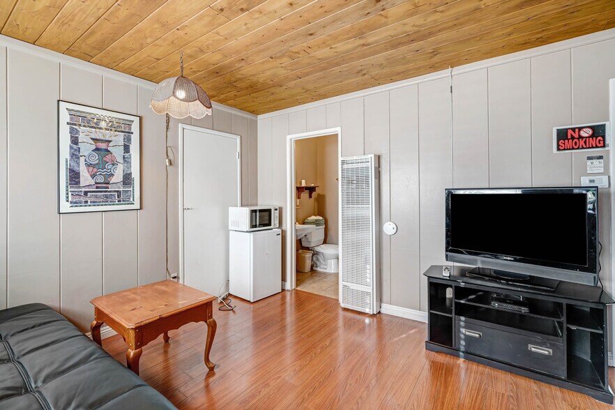 More Photos Of 1054-1098 State Highway 2, Wrightwood Hospitality For Sale