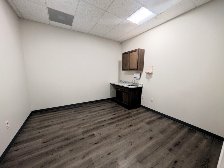 More Photos Of 2804 E Race Ave, Searcy Healthcare For Sale