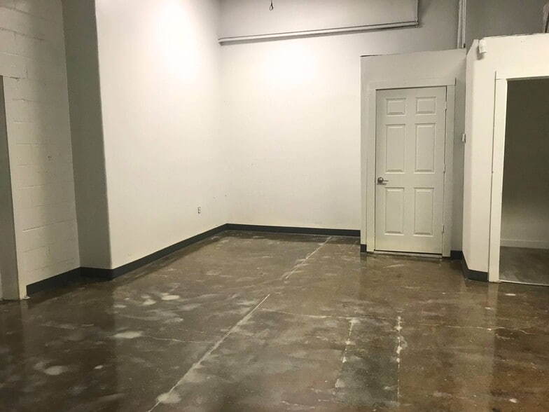 More Photos Of 800 E 11th St N, Wichita Warehouse For Lease
