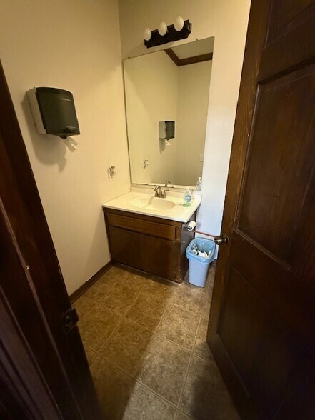 More Photos Of 7840 Pine Forest Rd, Pensacola Office For Sale