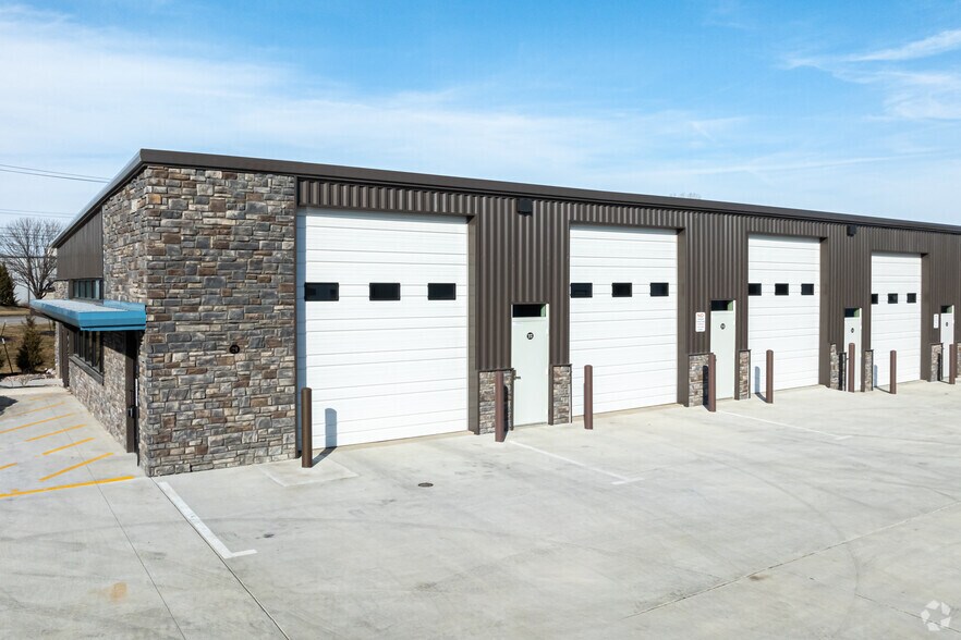 More Photos Of 2105 E Kansas City Rd, Olathe Warehouse For Lease