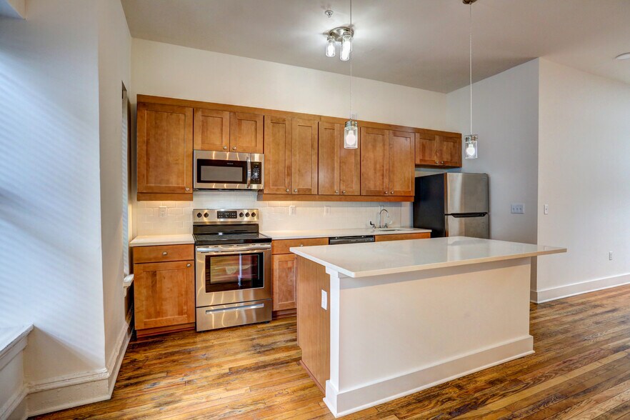 More Photos Of 304 E Grace St, Richmond Storefront Retail Office For Sale