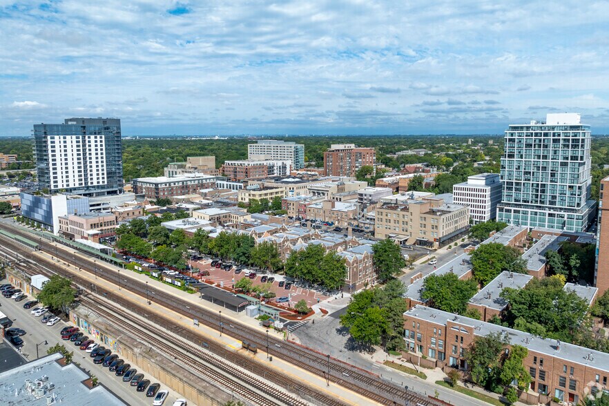 More Photos Of 1000-1010 North Blvd, Oak Park Apartments For Lease